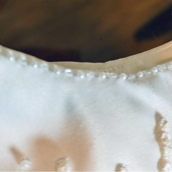 Elegant White Embroidered Camisole - Picture 15 of 16